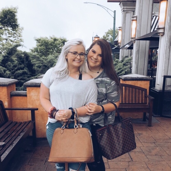 Meet your Posher, Hannah - Picture 1 of 1